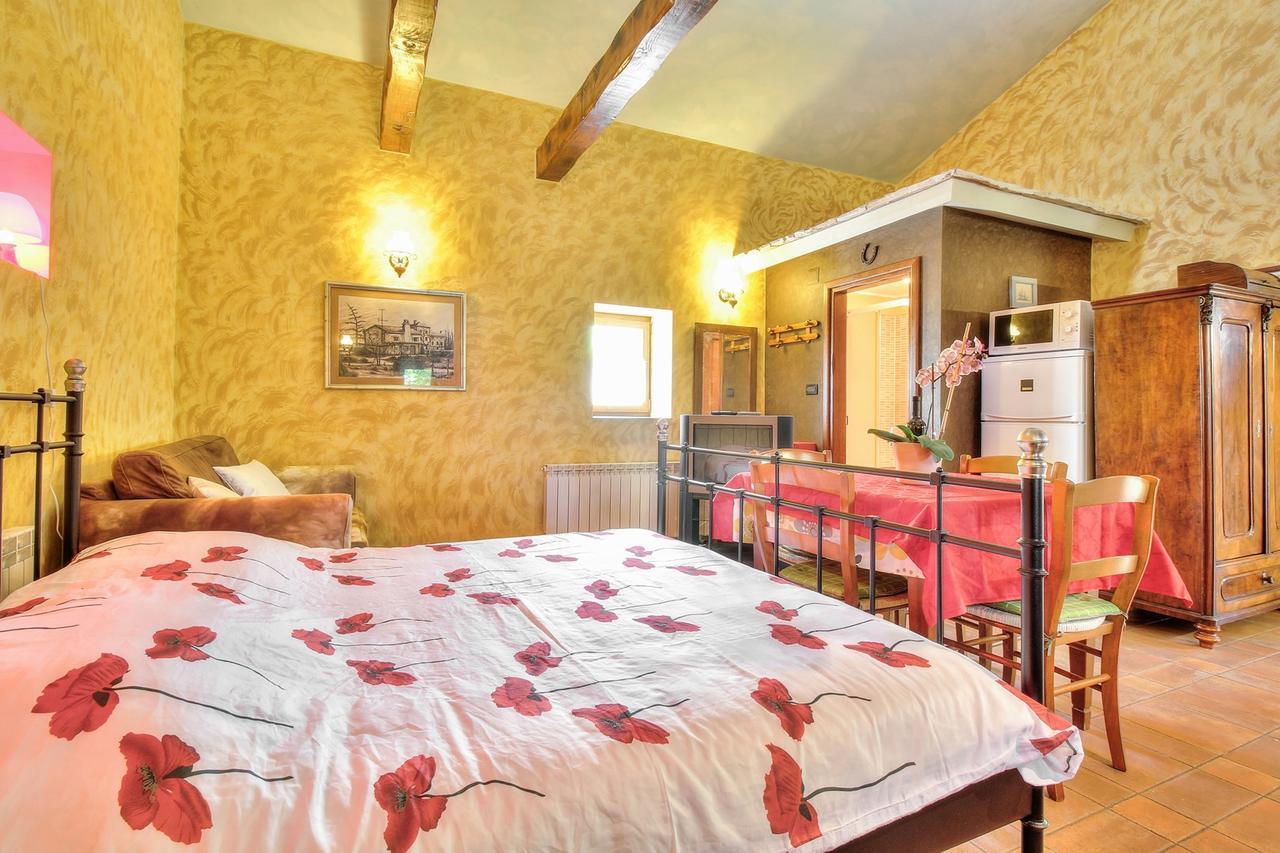 Nadia House With Apartments Замбратія Номер фото